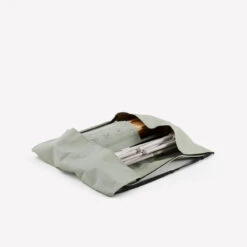 Quechua TABLE DE CAMPING COMPACTE 4/6 PERSONNES - PLATEAU BOIS - POCHE DE RANGEMENT -Plein Air Camping Magasin table de camping compacte 46 personnes plateau bois poche de rangement 3